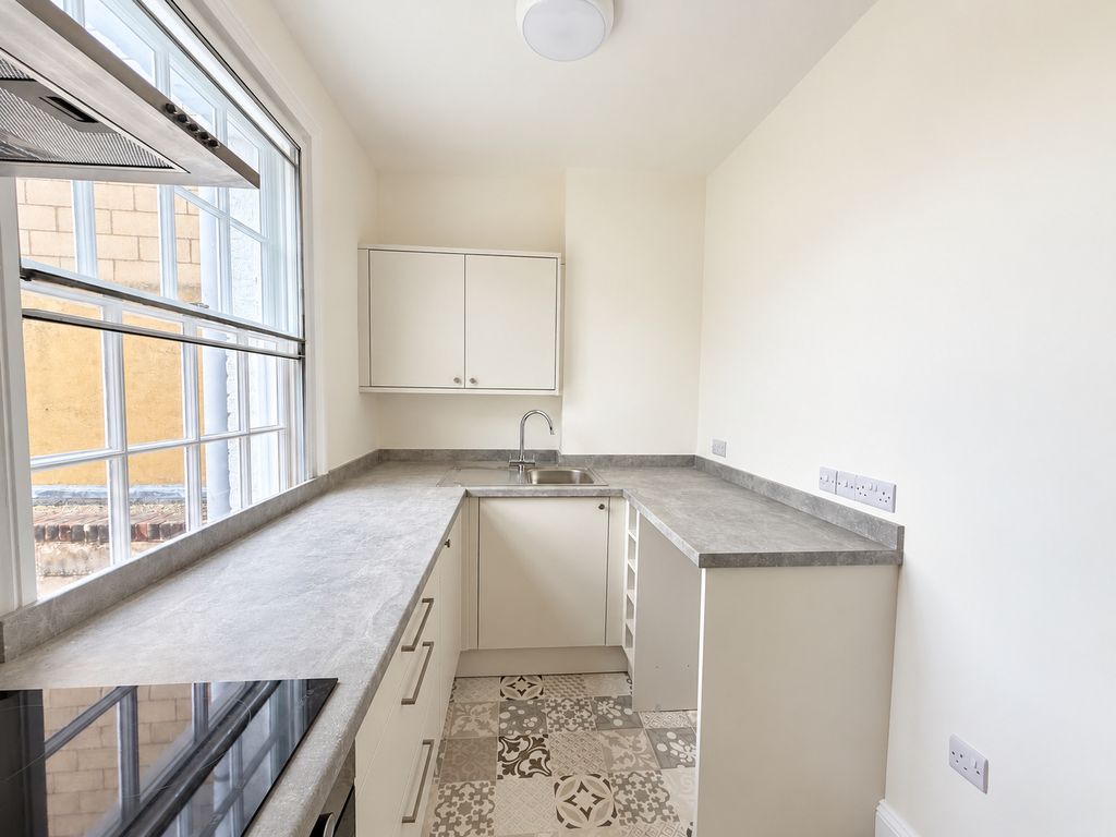Property photo 3 of 10 43c33A936960452c9333d2Dd2Bb4F45d