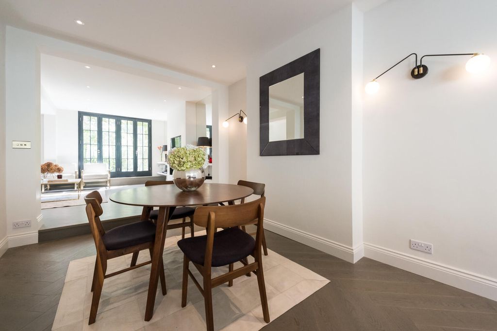 Property photo 3 of 10 Dining Room