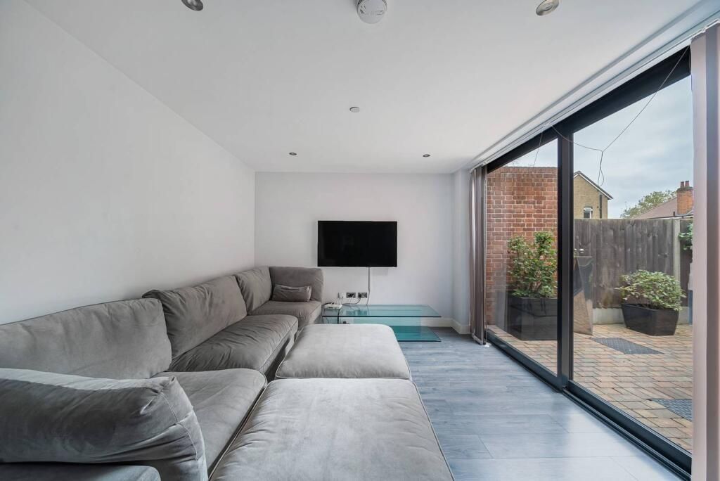 Property photo 3 of 10 Photo 3