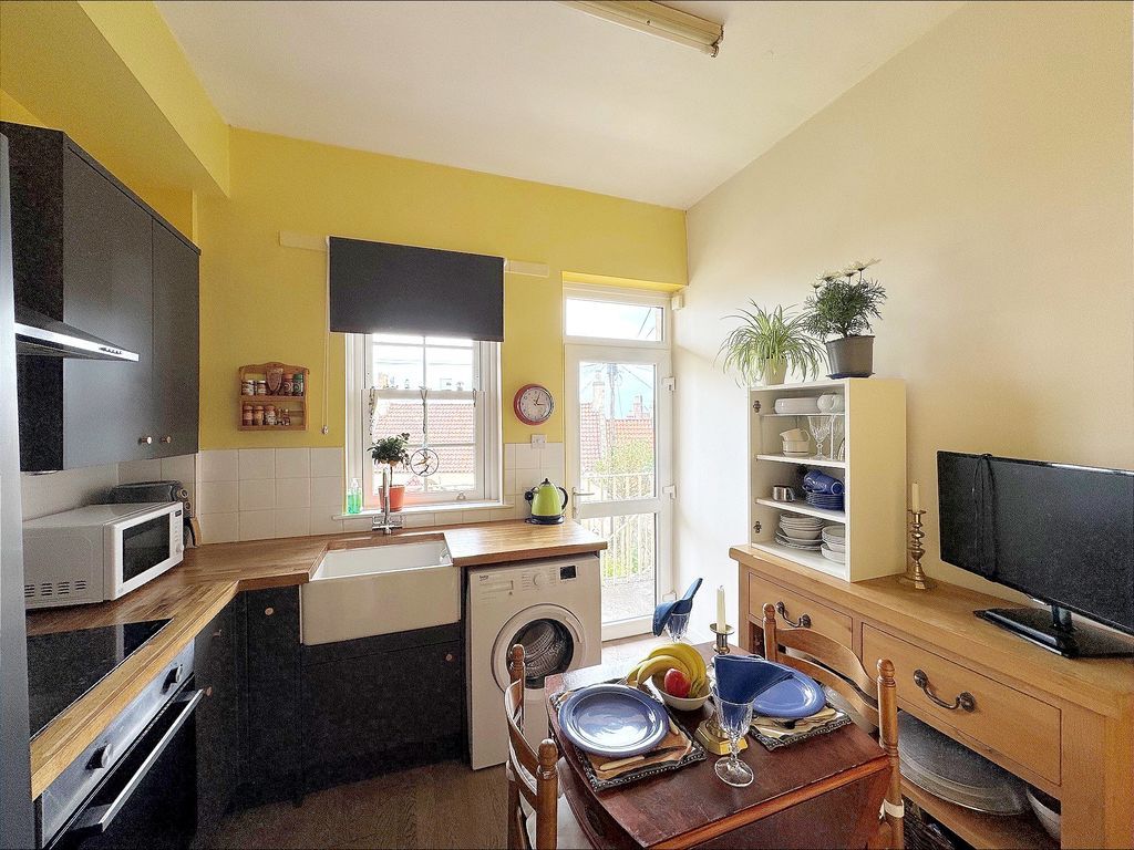 Property photo 3 of 12 Photo 6