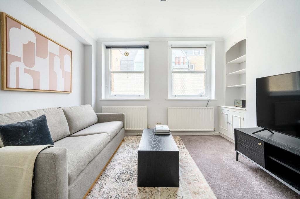 Property photo 1 of 18 Living Room