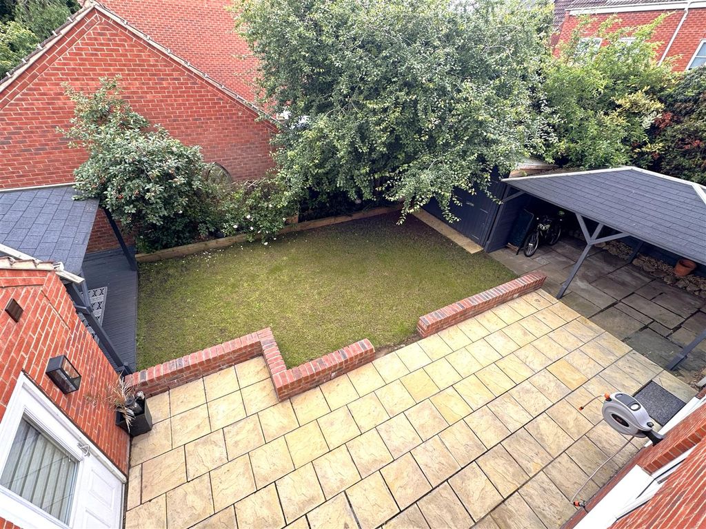 Property photo 3 of 28 Generous Private Garden 397