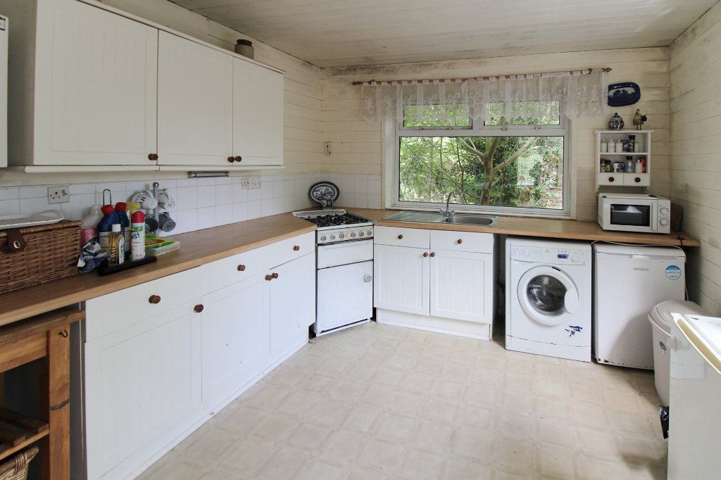 Property photo 3 of 11 Kitchen