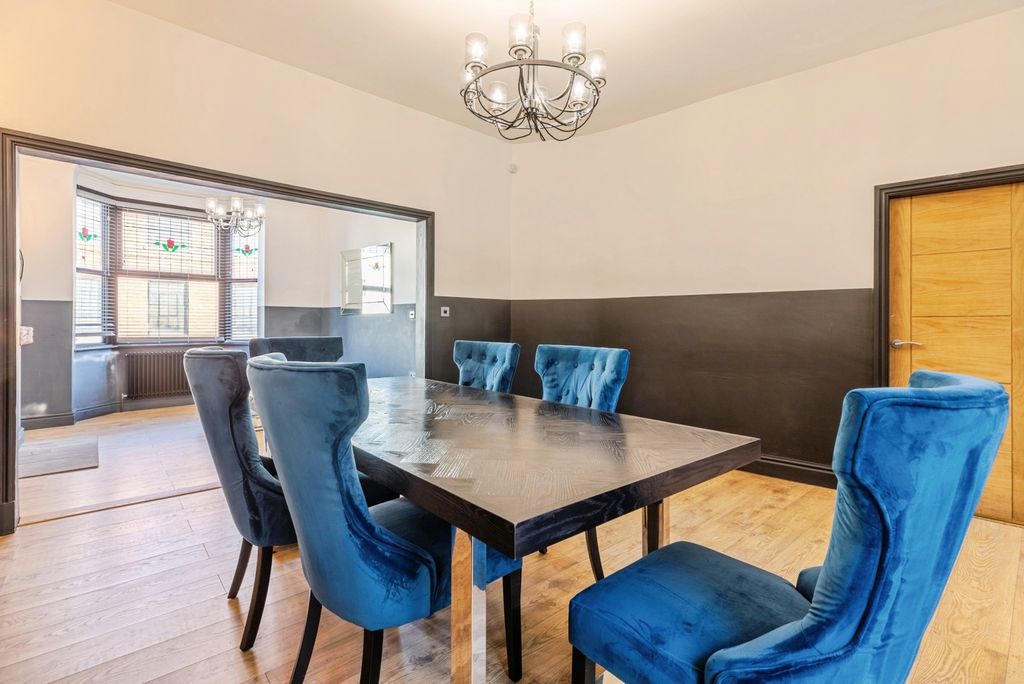 Property photo 3 of 18 Pbox-Img.Jpg