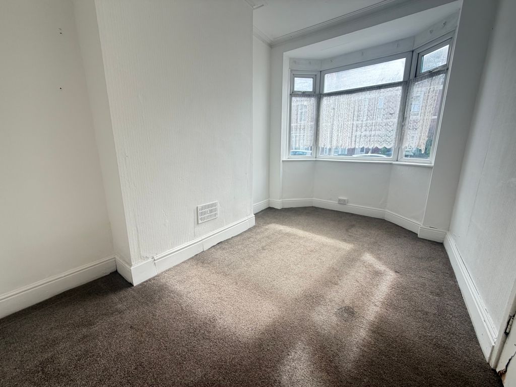 Property photo 2 of 17 Image
