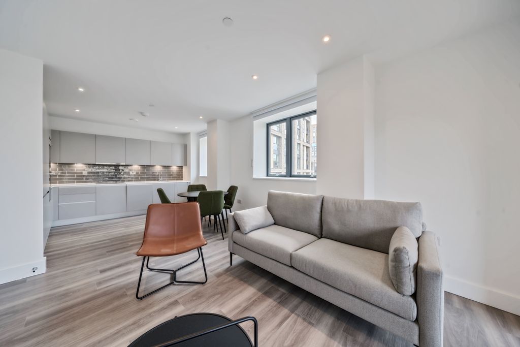 Property photo 3 of 18 Reception