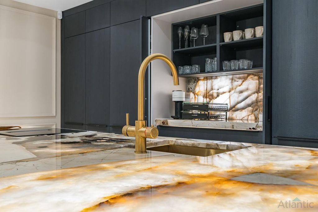 Property photo 2 of 32 Gallery