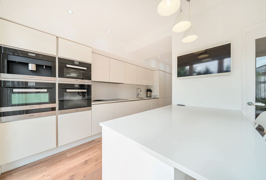 Property photo 2 of 18 1342788-7-68A7A6F...