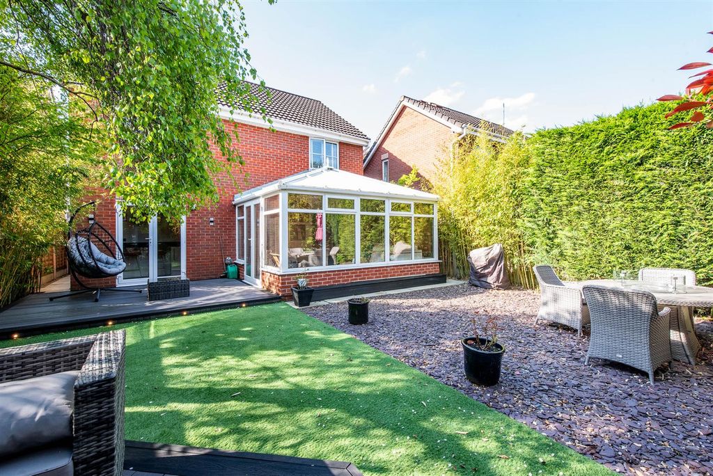 Property photo 2 of 34 Garden