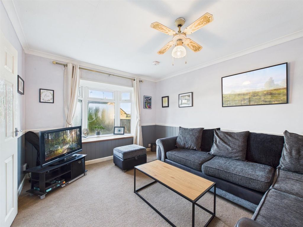 Property photo 2 of 15 Lounge