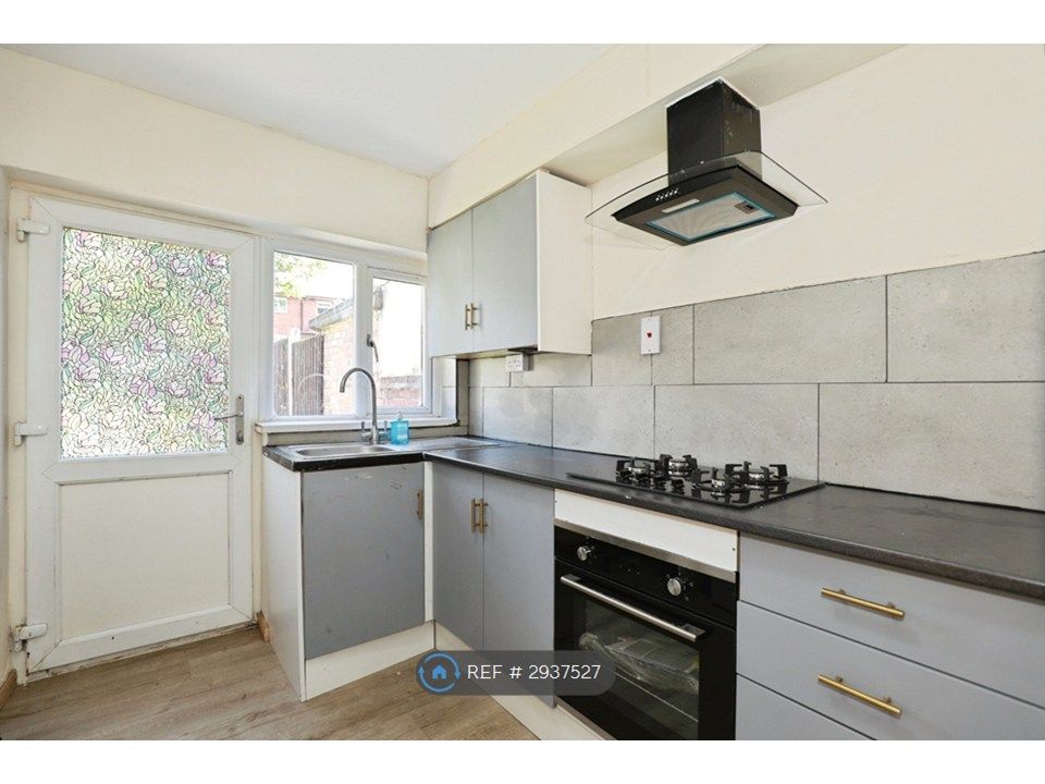 Property photo 1 of 10 Kitchen