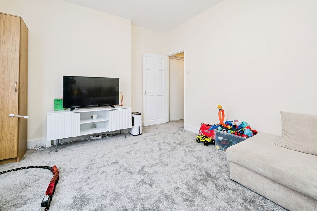 Property photo 3 of 19 Pbox-Img.Jpg