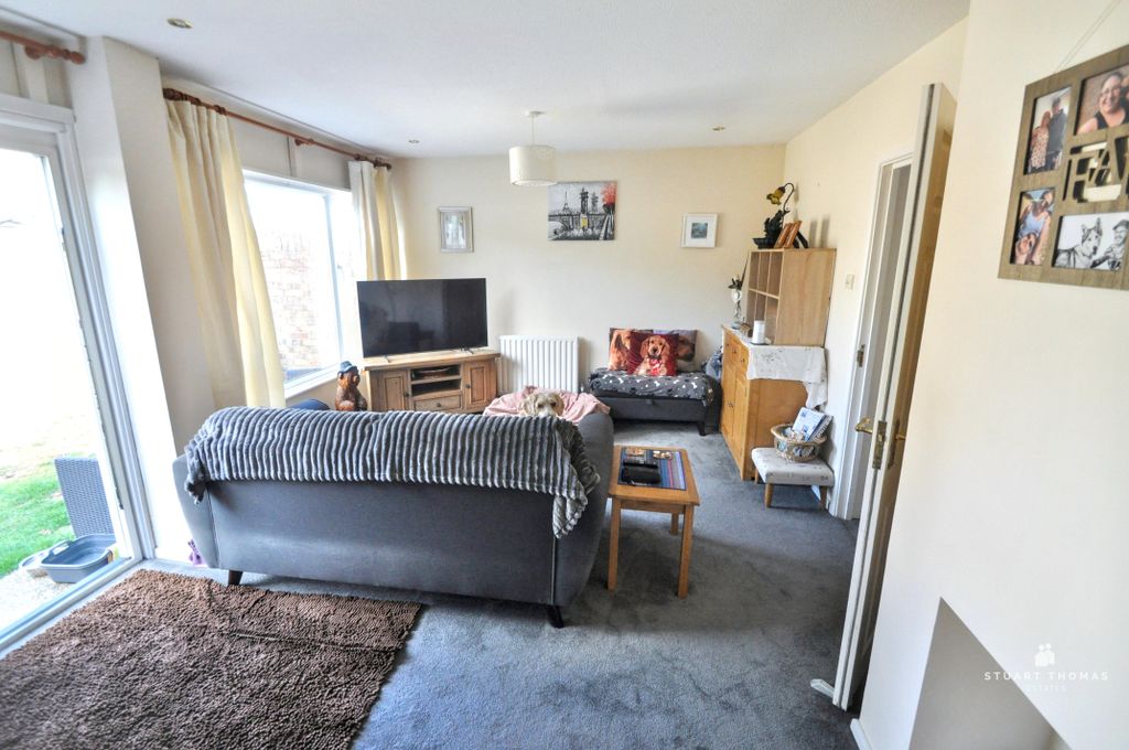 Property photo 3 of 11