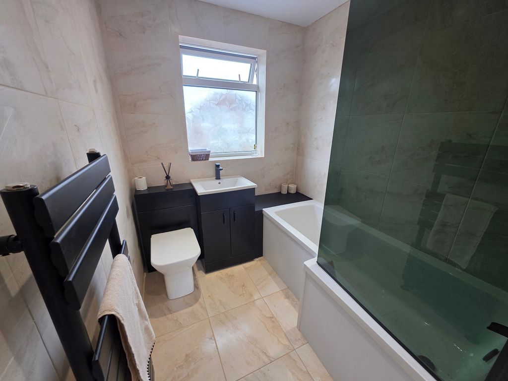 Property photo 2 of 12 Bathroom