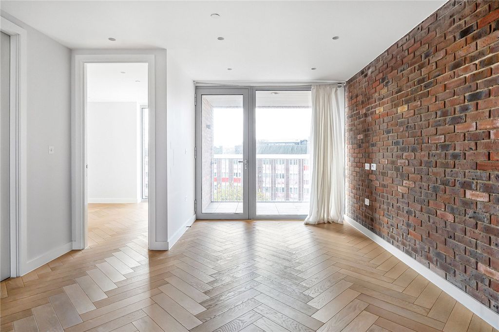 Property photo 1 of 16 Kitchen/Reception