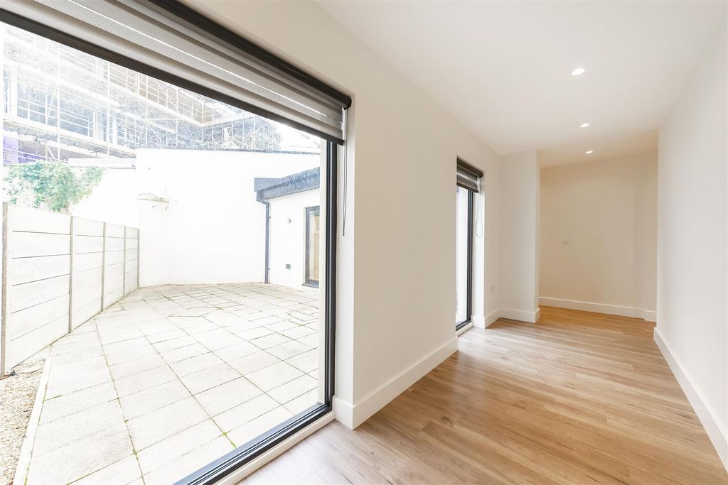 Property photo 3 of 18 Helliwell & Co.