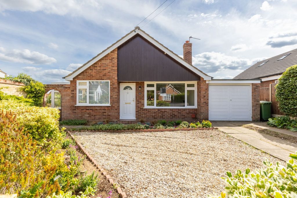 Property photo 1 of 32