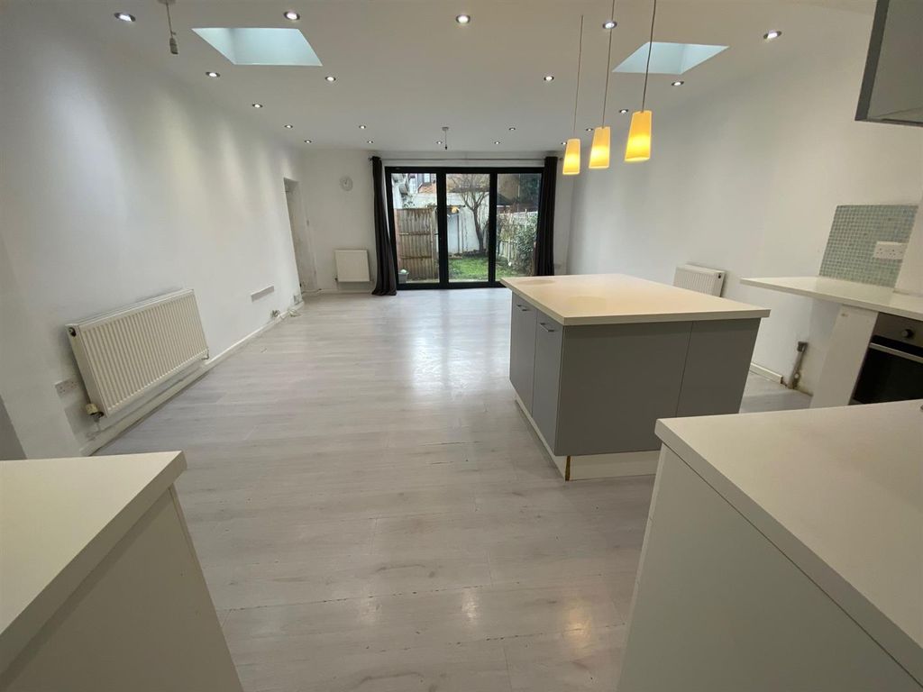 Additional image 9 of 5 bed semi-detached bungalow for salePurland Close, Dagenham RM8