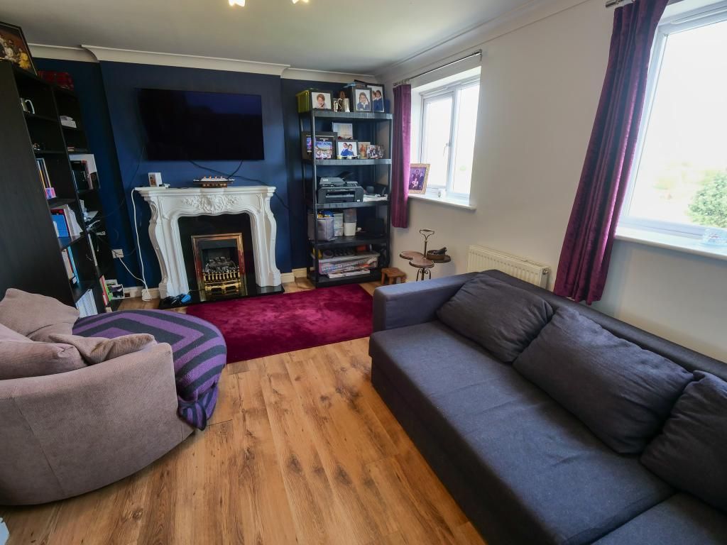 Property photo 2 of 10 Living Room