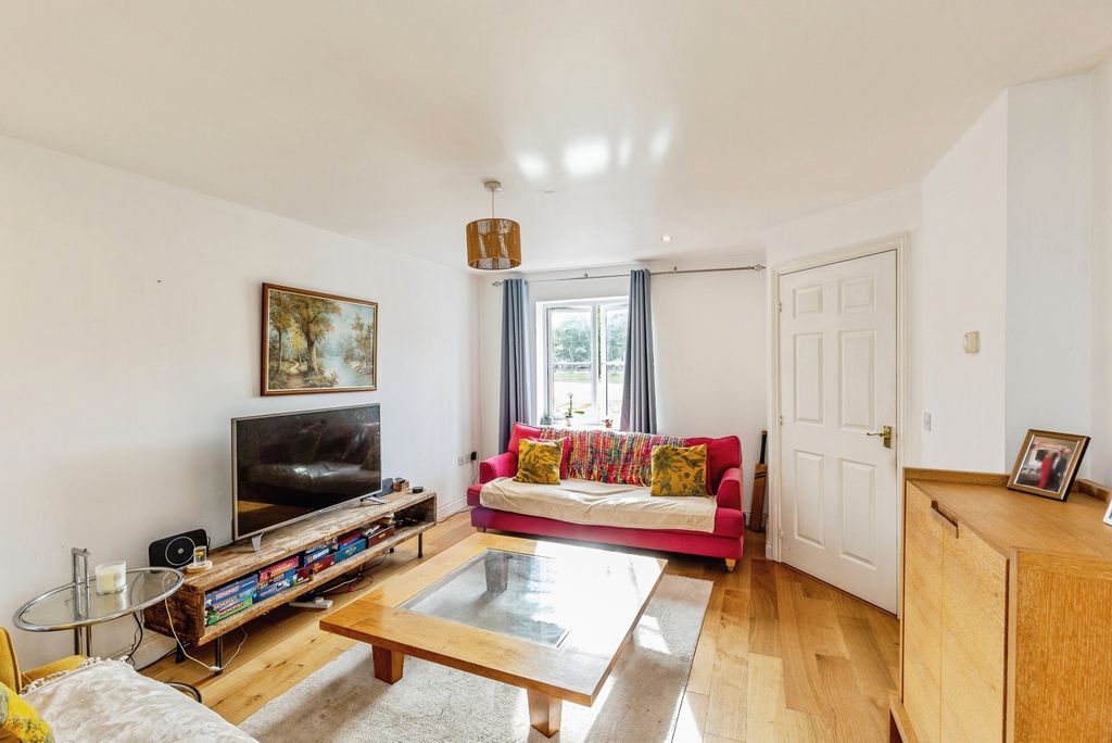 Property photo 3 of 15 Pbox-Img.Jpg