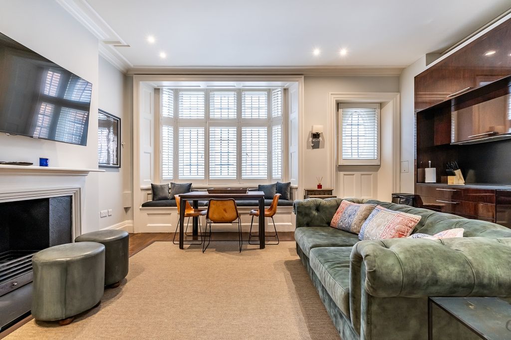 Property photo 3 of 17 Reception