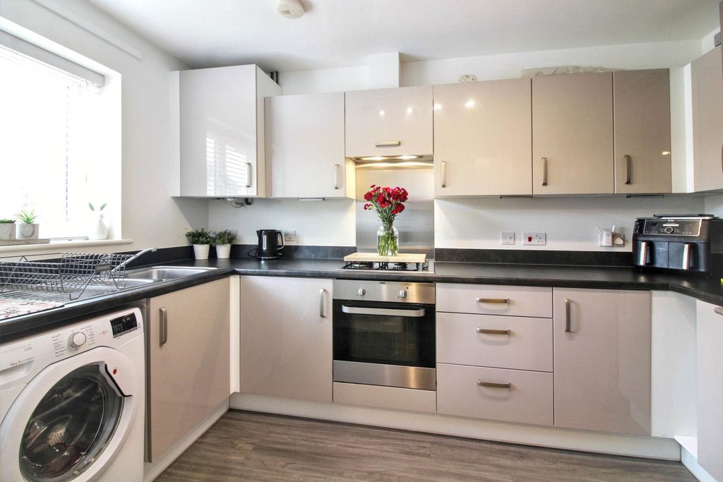 Property photo 2 of 11