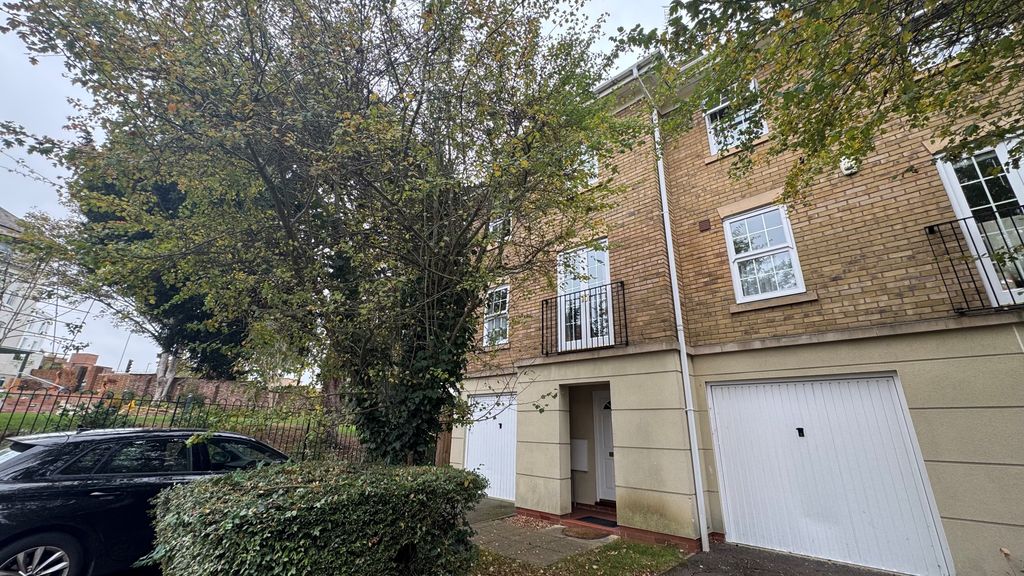 Property photo 2 of 2 Front