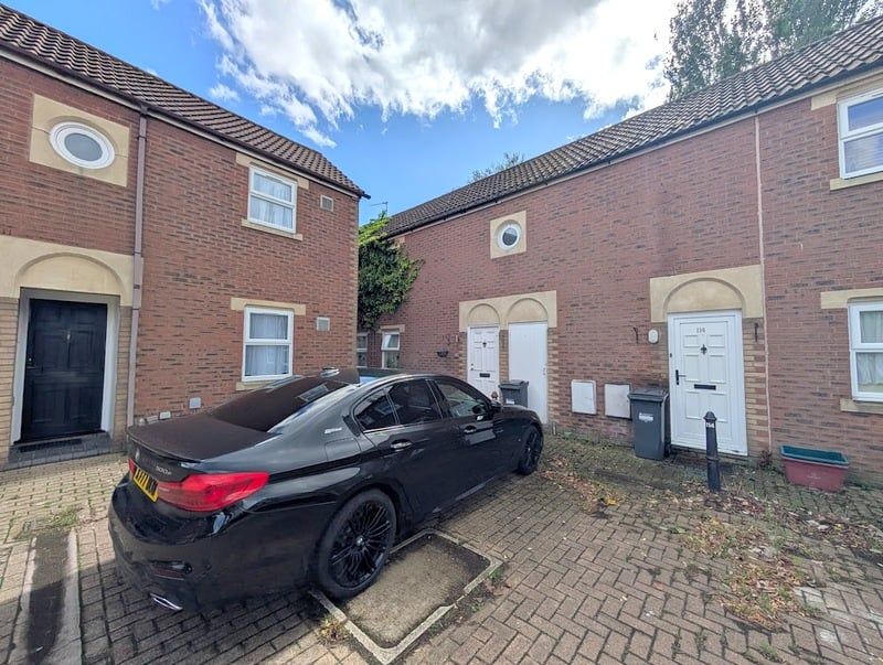 Property photo 1 of 8