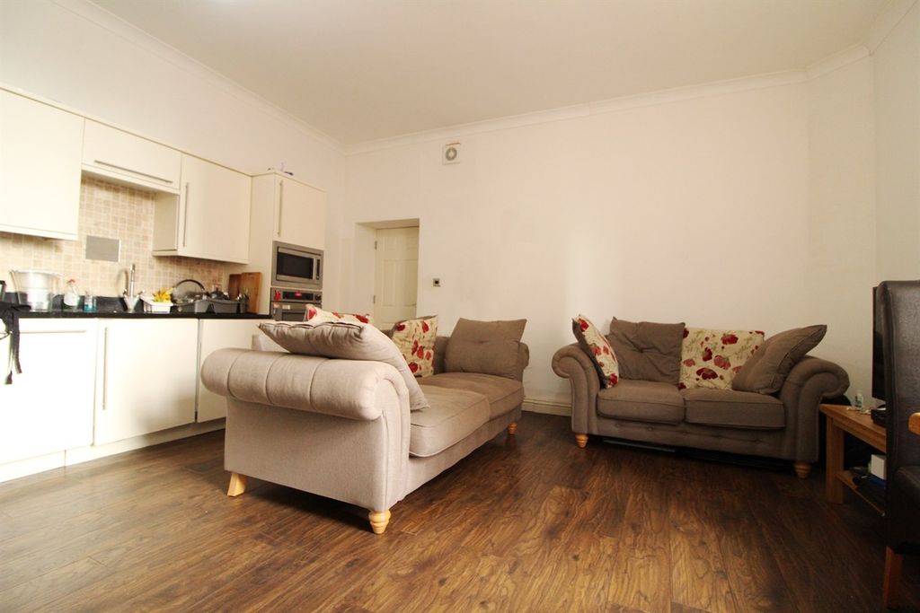 Property photo 2 of 7 Lounge