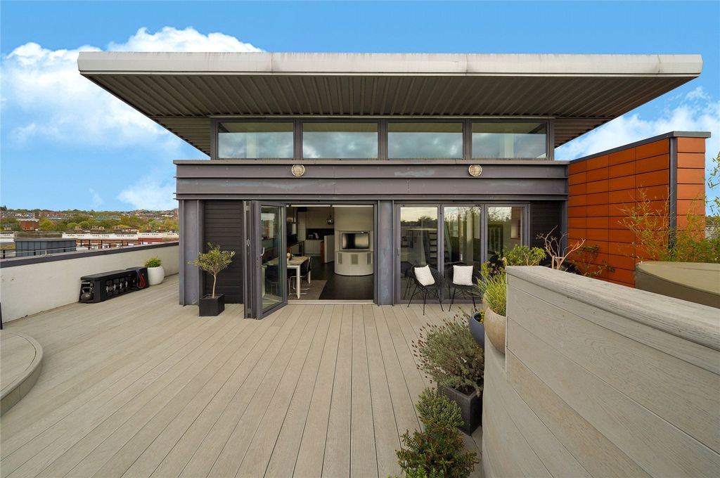 Property photo 2 of 21 Picture No. 10