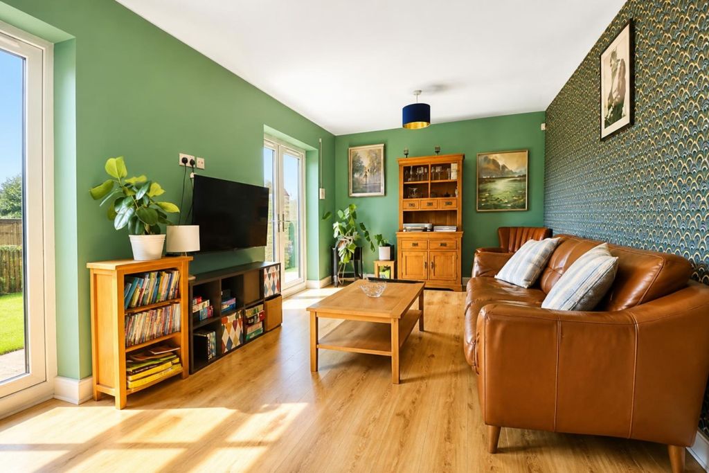 Property photo 3 of 25 Exquisite Lounge