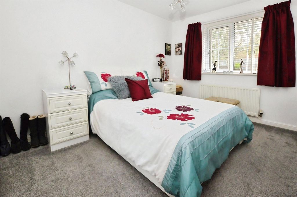 Property photo 3 of 21 Bedroom 1