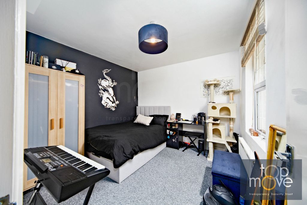 Property photo 3 of 10 Photo 4