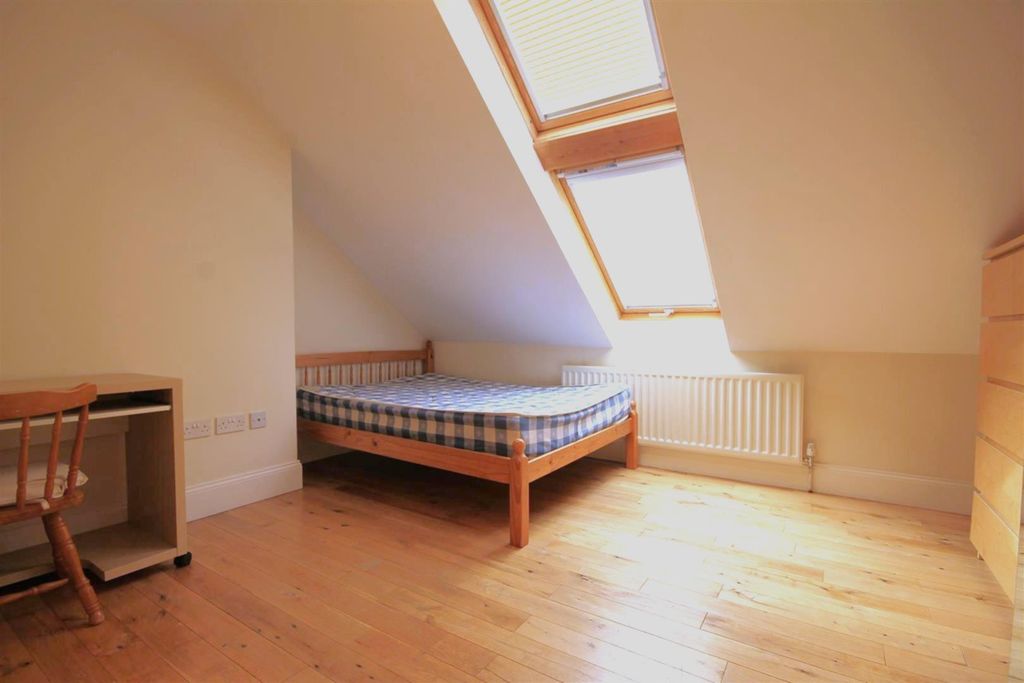 Property photo 3 of 10 Bedroom 3.Jpg