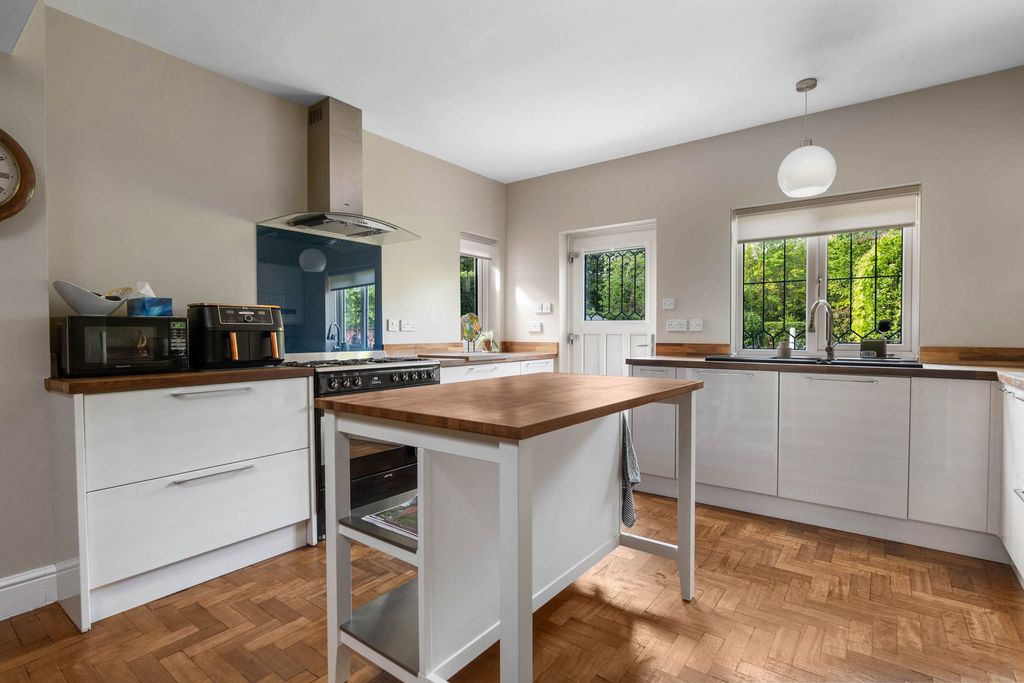 Property photo 3 of 32