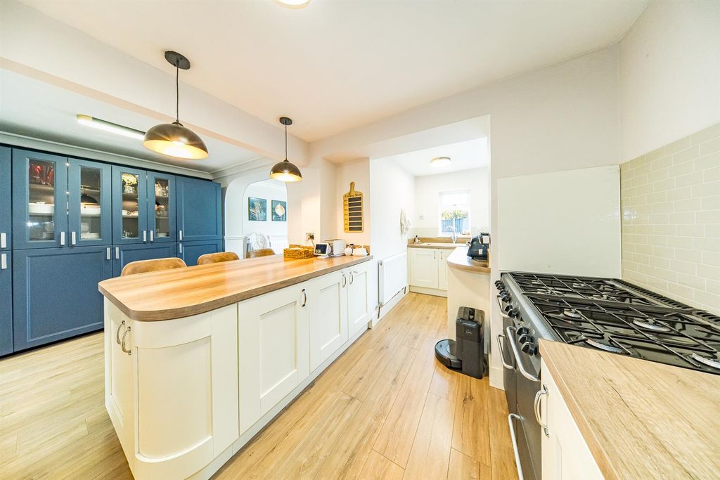 Property photo 3 of 29 2-Cartmel-Drive-15.Jpg