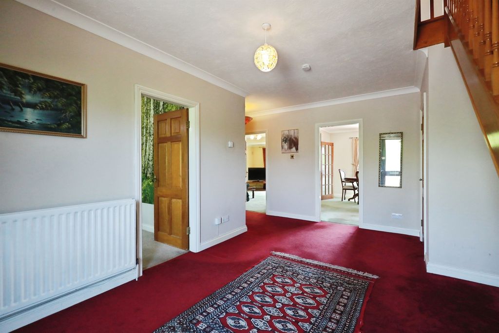 Property photo 2 of 34