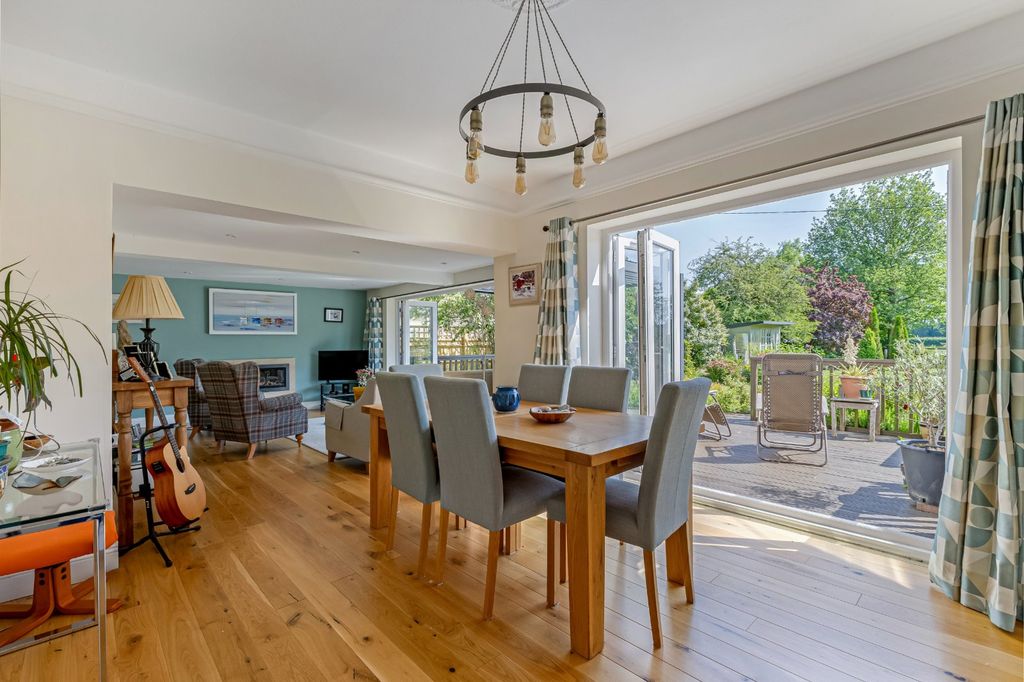 Property photo 3 of 19 Dining