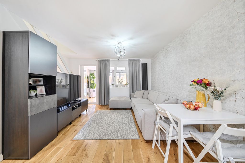 Property photo 2 of 20 1486408-10-6A44E4...