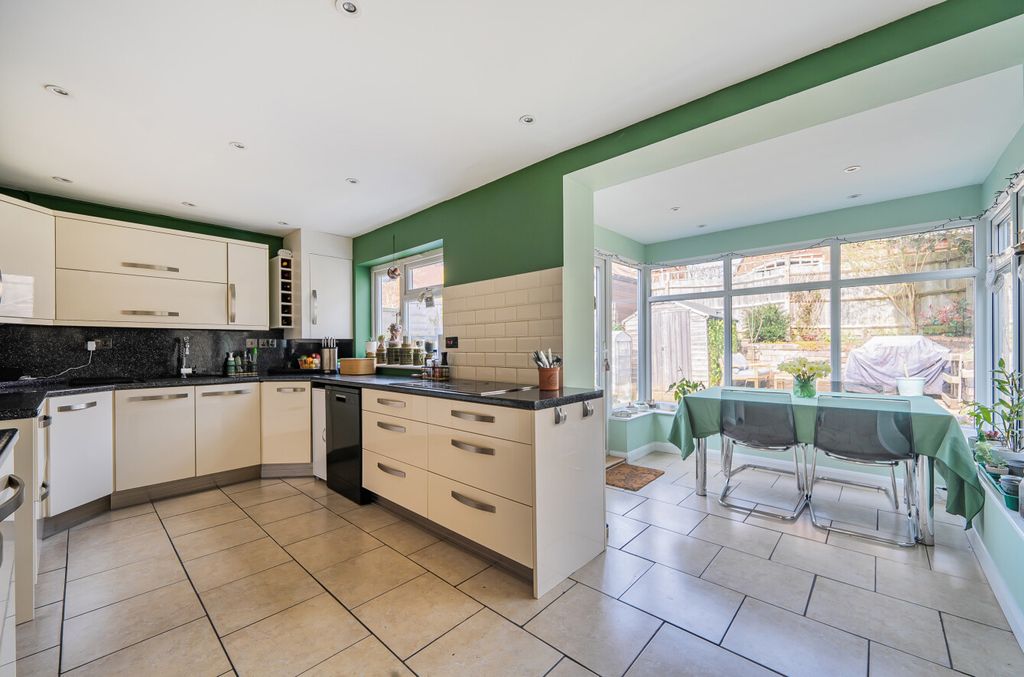 Property photo 2 of 18 1429510-10-69c129...