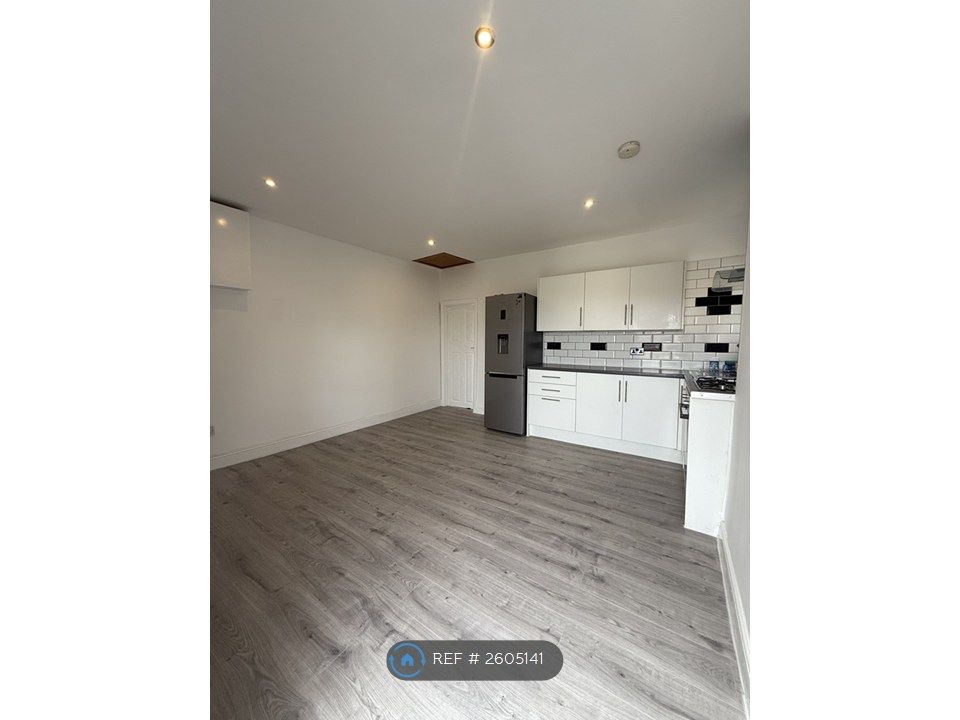 Property photo 1 of 7 Kitchen