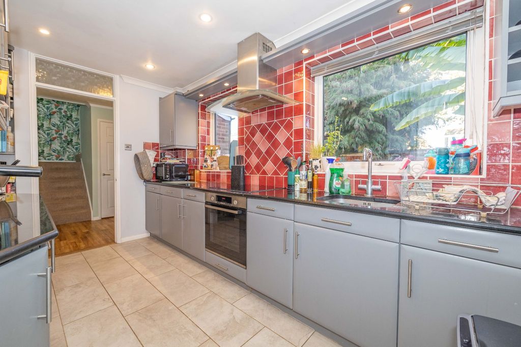 Property photo 3 of 14 Picture 3