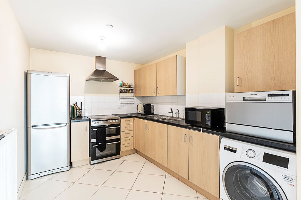 Property photo 2 of 25