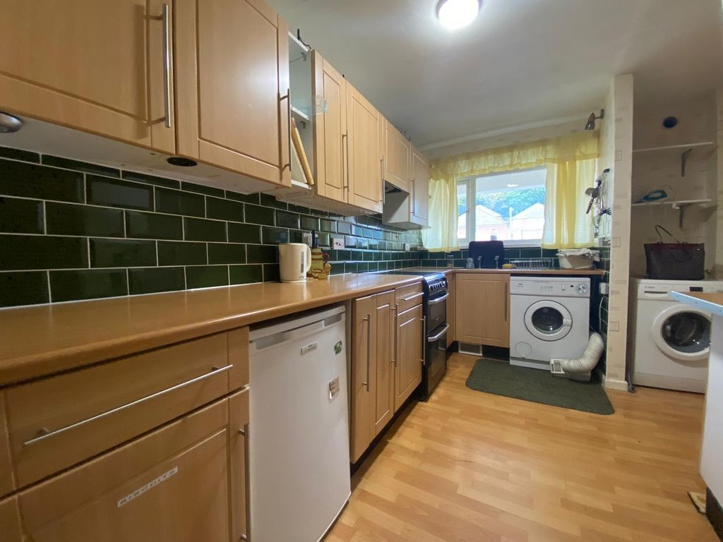 Property photo 3 of 8 Kitchen