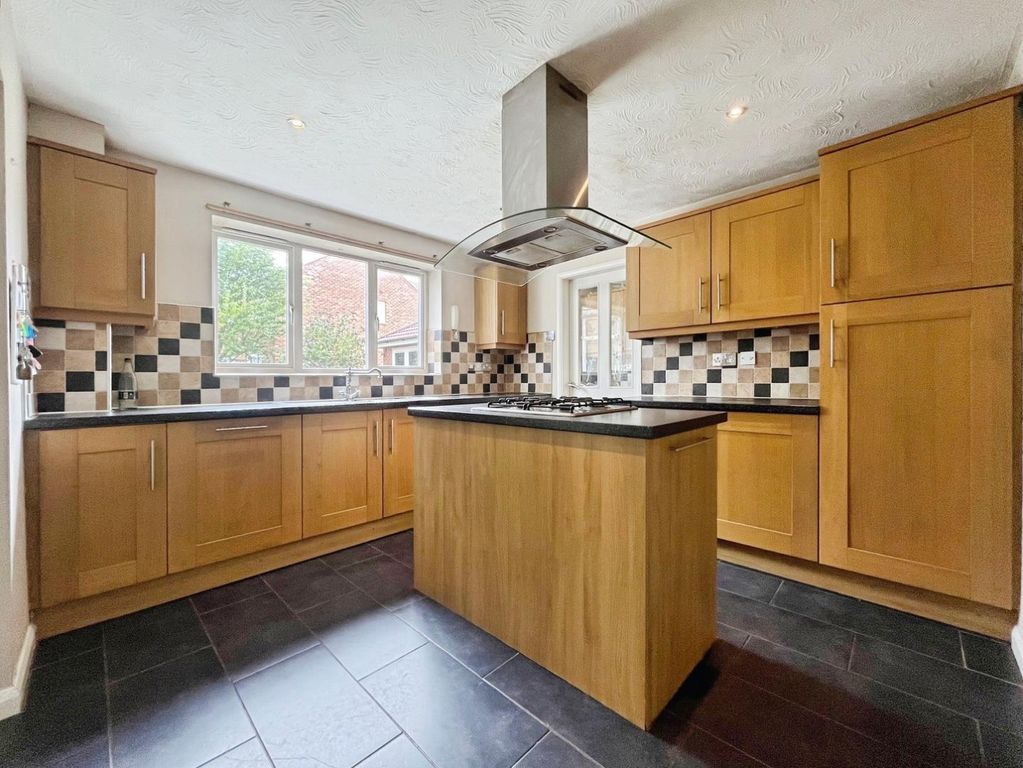 Property photo 2 of 19 Kitchen