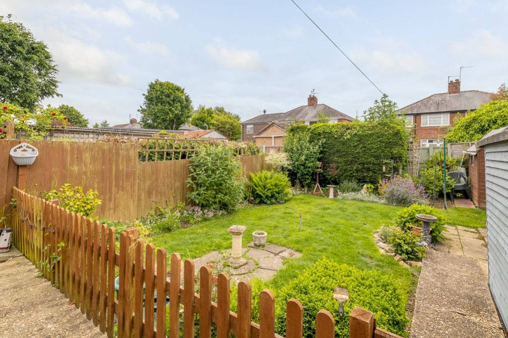 Property photo 2 of 19 40 Rochford Crescent (Boston)-4