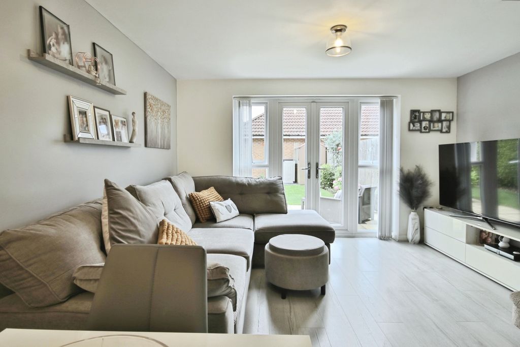 Property photo 3 of 14 4348097