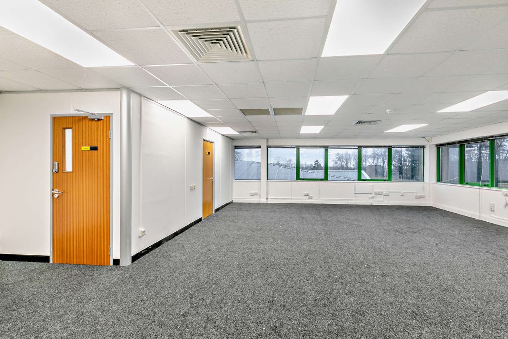 Property photo 3 of 21 8580324-Interior15-800