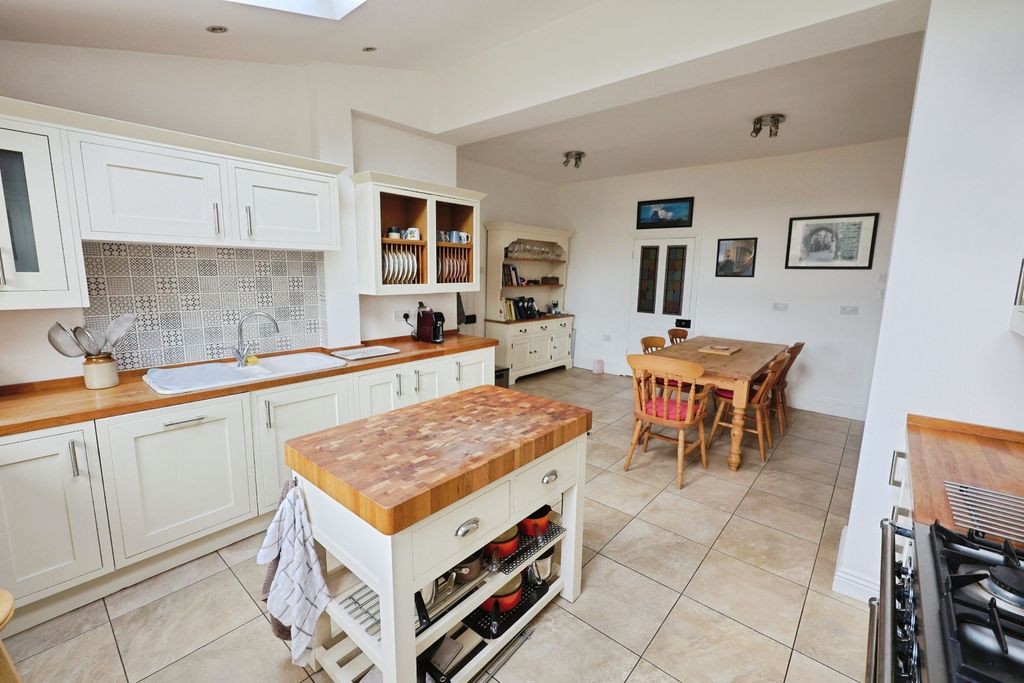 Property photo 3 of 26 Pbox-Img.Jpg