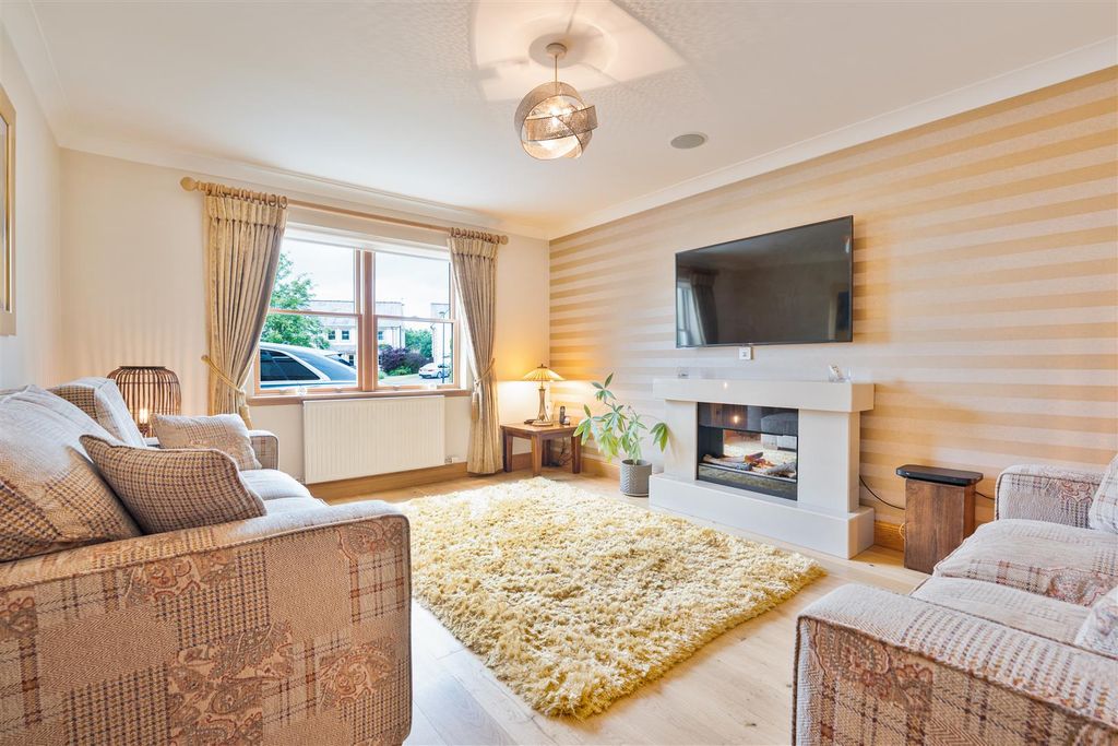 Property photo 3 of 37 3- Lounge.Jpg
